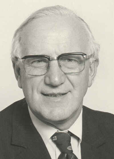 Ernest J Lilleker